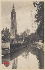 130694 Gezicht op de Westsingel te Amersfoort, met links de Onze Lieve Vrouwetoren.